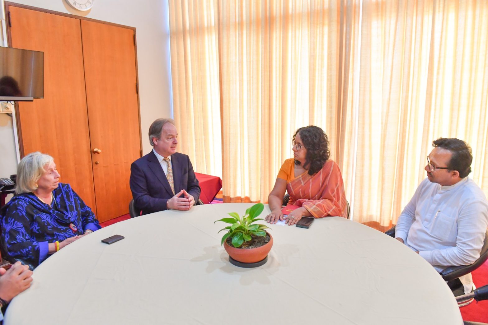 CWEIC meets with the new Prime Minister of Sri Lanka and the Minister of Industries